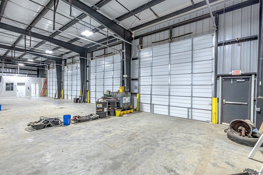More Photos Of 1207 Beltway Pky, Laredo Warehouse For Lease