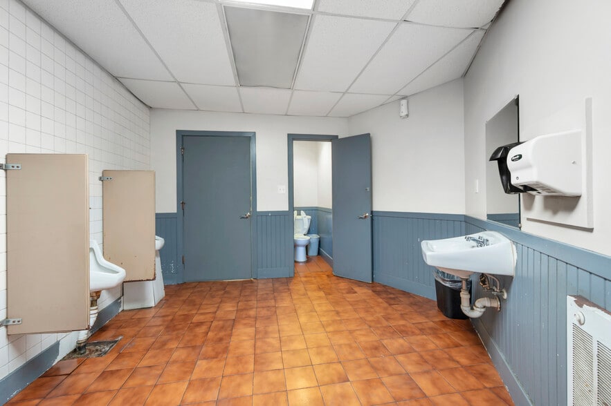 More Photos Of 1905 Brentwood Rd NE, Washington Warehouse For Lease