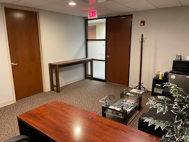 More Photos Of 10700 W Higgins Rd, Rosemont Loft Creative Space For Sale