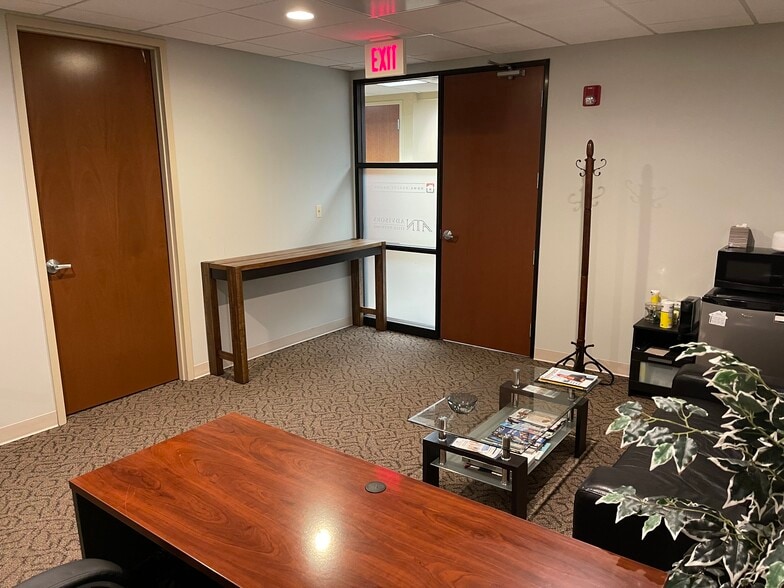 More Photos Of 10700 W Higgins Rd, Rosemont Office For Sale