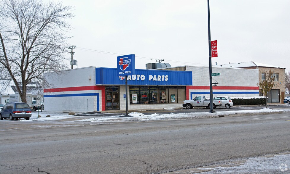 More Photos Of 5730 W 79th St, Burbank Freestanding For Lease