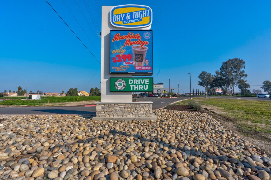 More Photos Of 2510 E Pacheco Blvd, Los Banos Service Station For Sale