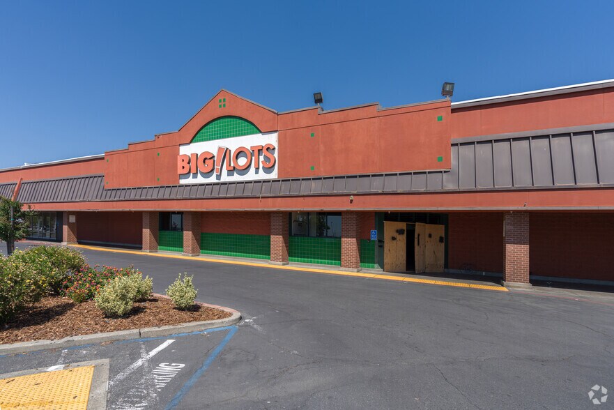 More Photos Of 1815-1985 Oro Dam Blvd E, Oroville Department Store For Sale