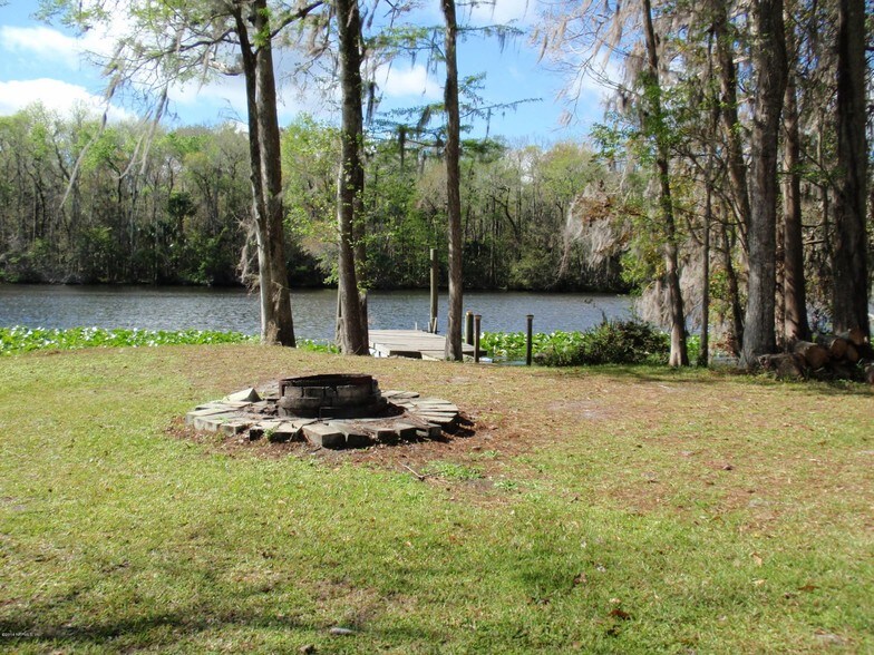 More Photos Of 217 Butler Dr, Satsuma Trailer Camper Park For Sale