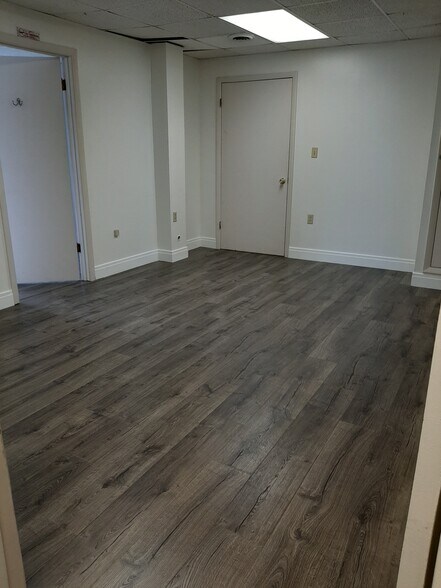 More Photos Of 11565 Perry Hwy, Wexford Storefront Retail Office For Lease