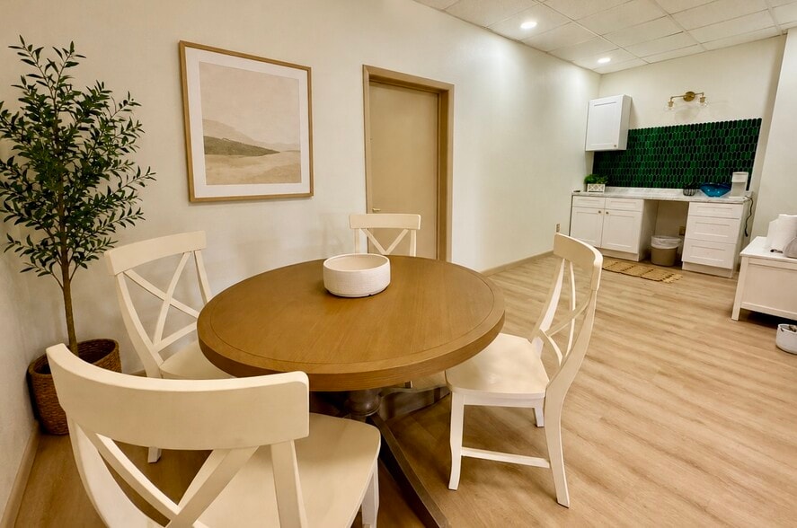 More Photos Of 120 Ring Ave S, Tarpon Springs Office For Lease