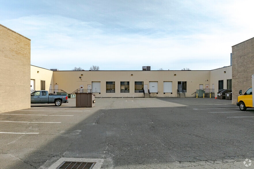 More Photos Of 555 Lordship Blvd, Stratford Showroom For Lease