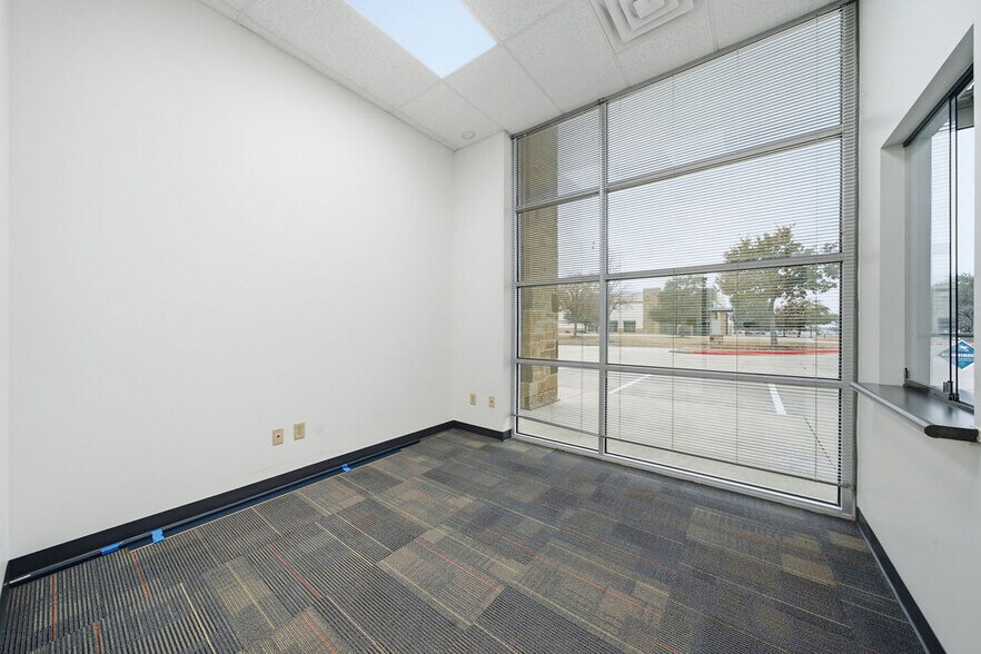 More Photos Of 5500 Mid Cities, Schertz Warehouse For Lease