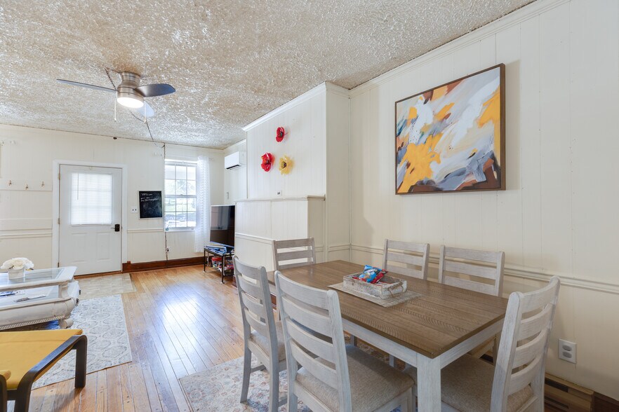 More Photos Of 1053 Washington St, Harpers Ferry Hospitality For Sale