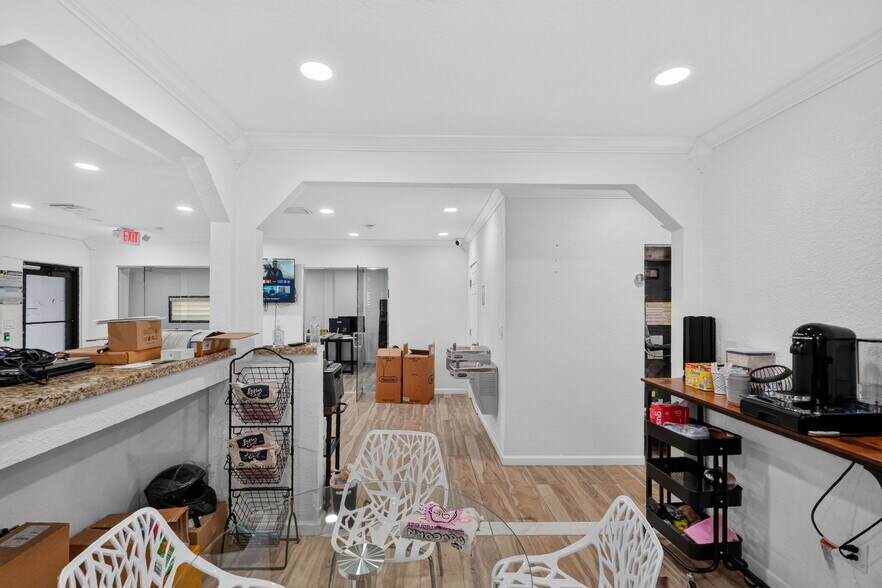 More Photos Of 16811 NE 6th Ave, North Miami Beach Office For Sale