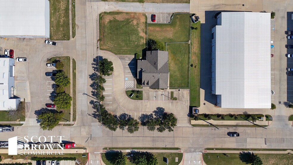 More Photos Of 2400 Worthington St, Denton Medical For Lease