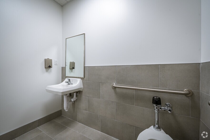 More Photos Of 2701 Twinwood Pky, Brookshire Distribution For Sale