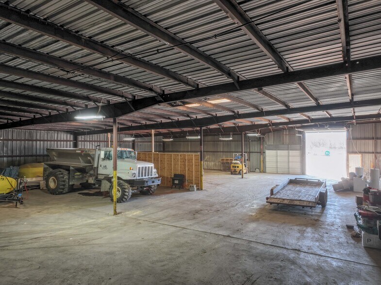 More Photos Of 102 S Main St, Mountain Grove Warehouse For Sale