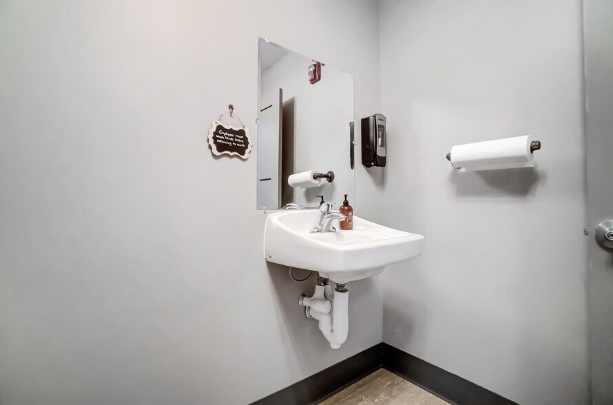 More Photos Of 105 E Liberty St, Arlington Restaurant For Sale