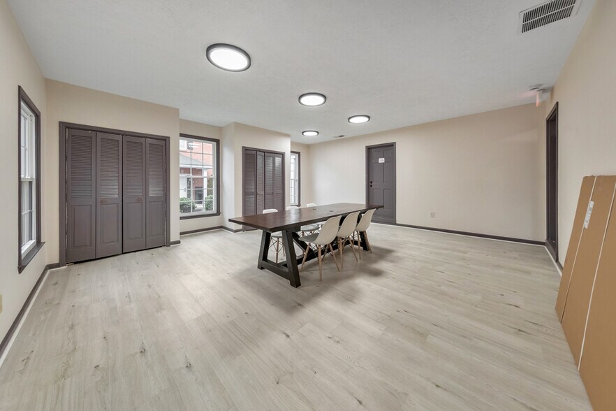 More Photos Of 2440 Sandy Plains Rd, Marietta Office For Sale