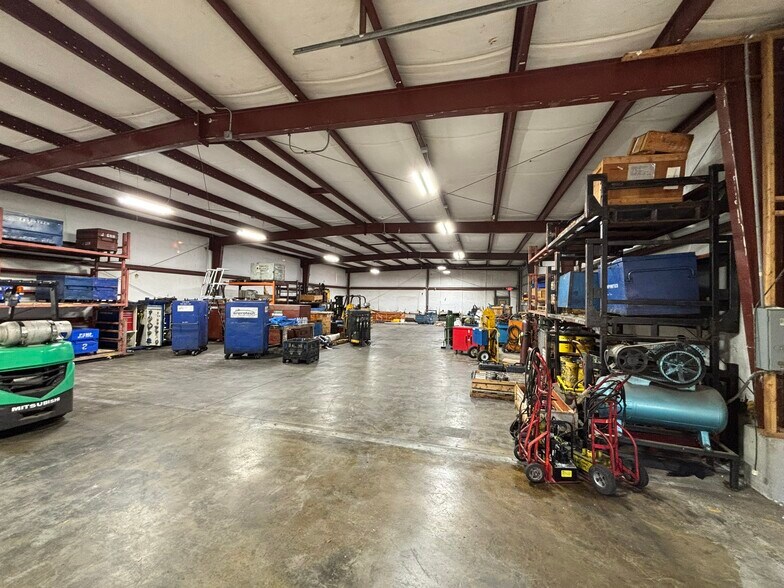 More Photos Of 223 Peterson Dr, Elizabethtown Warehouse For Sale