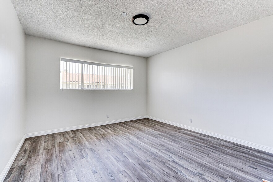 More Photos Of 2018 E La Palma Ave, Anaheim Apartments For Lease