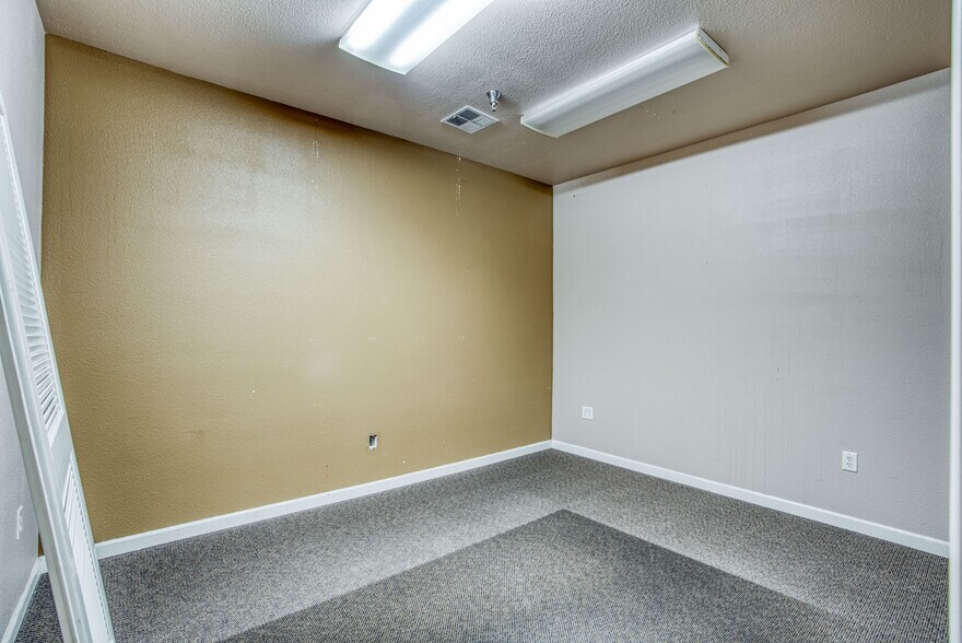 More Photos Of 7075 N West Ave, Fresno Freestanding For Lease