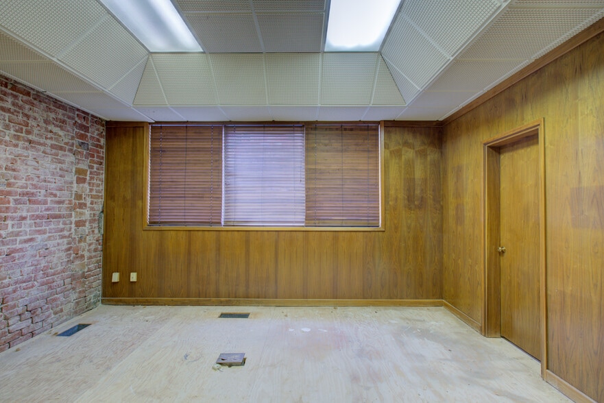 More Photos Of 817-819 10th St, Modesto Office For Sale