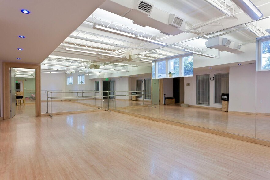 More Photos Of 15 Ketchum St, Westport Office For Lease