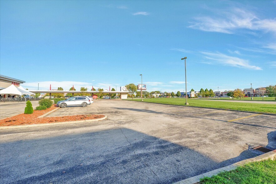 More Photos Of 608 W Town Center Blvd, Champaign Restaurant For Sale