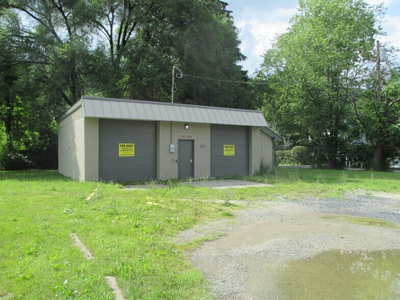 More Photos Of 3 Vine St, Greenwood Lake Warehouse For Lease