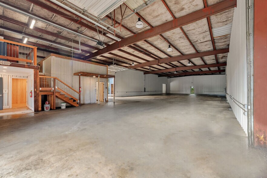 More Photos Of 1425 SE 9th St, Warrenton Warehouse For Lease