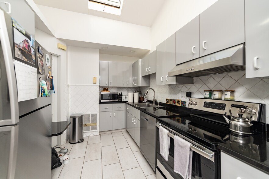 More Photos Of 470 Commonwealth Ave, Boston Apartments For Sale