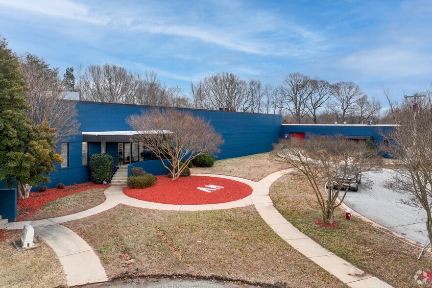 More Photos Of 705 Baker Ct, High Point Warehouse For Lease