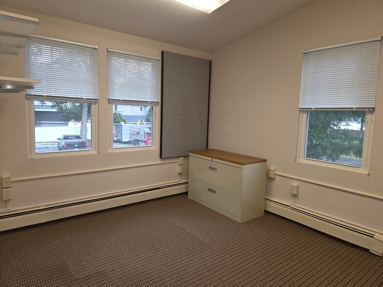 More Photos Of 282 Montvale Ave, Woburn Office For Sale
