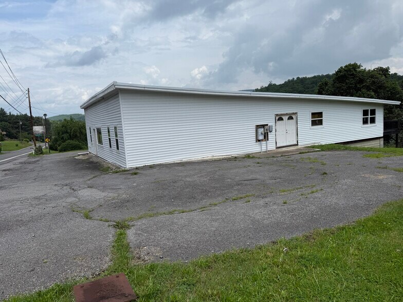 More Photos Of 13100 Bedford Rd NE, Cumberland Light Manufacturing For Lease