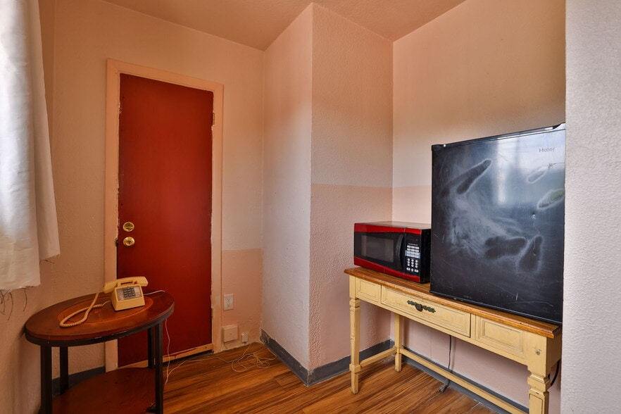 More Photos Of 620 W Colorado Ave, Colorado Springs Hotel For Sale