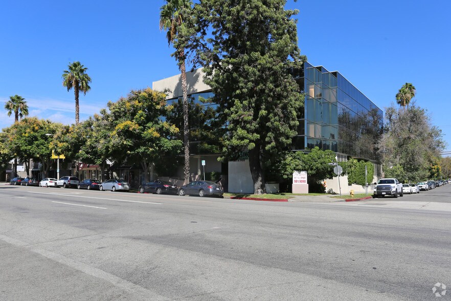 Primary Photo Of 13743 Ventura Blvd, Sherman Oaks Coworking Space