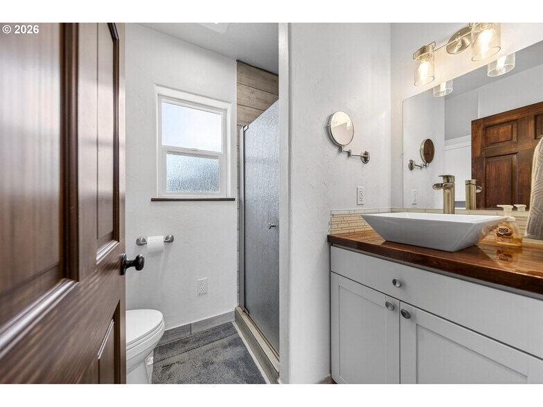 More Photos Of 29940 Harbor Way, Gold Beach Apartments For Sale