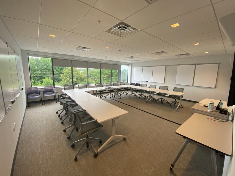 More Photos Of 123 Darling Ave, South Portland Office For Lease