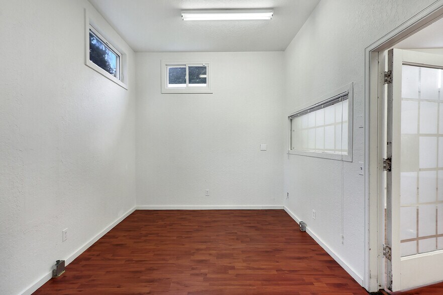 More Photos Of 23631 Edmonds Way, Edmonds Warehouse For Sale