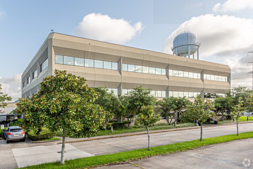 More Photos Of 2550 Belle Chasse Hwy, Gretna Office For Lease