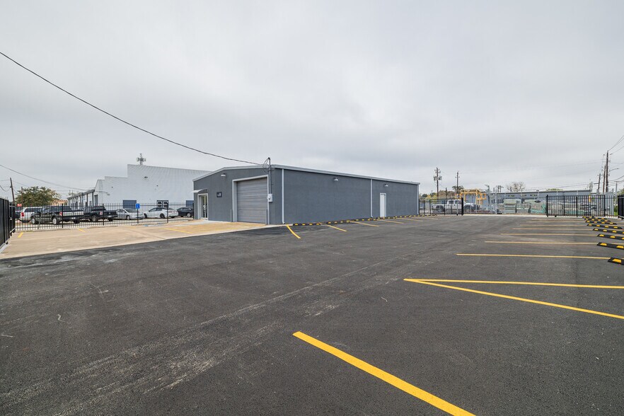 More Photos Of 104 N Shaver St, Pasadena Industrial For Lease