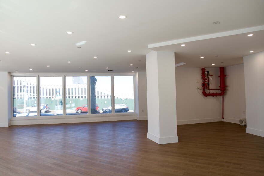 More Photos Of 160 Richmond Ter, Staten Island General Retail For Lease