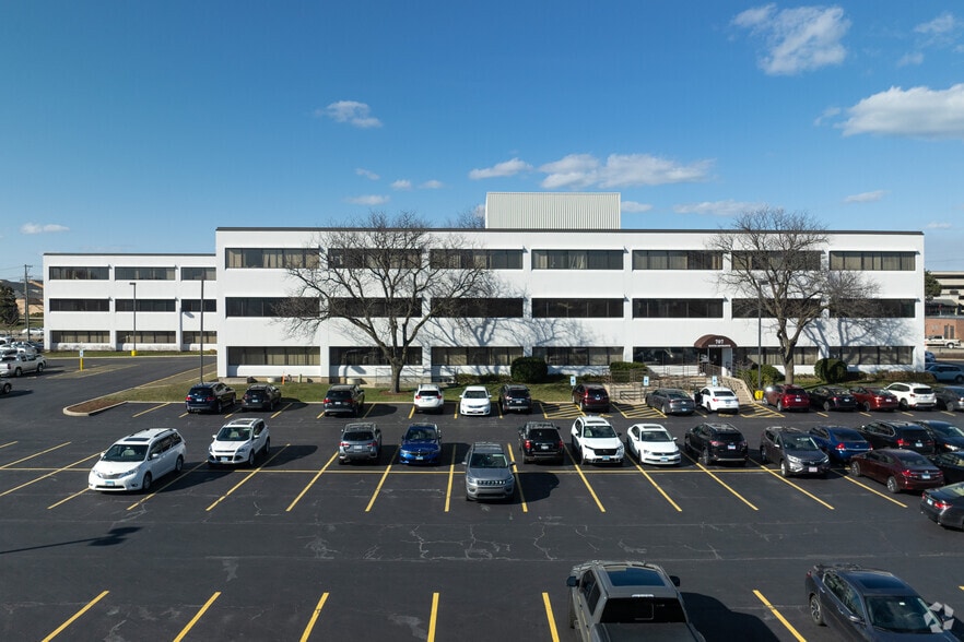 More Photos Of 707 Lake Cook Rd, Deerfield Office For Lease
