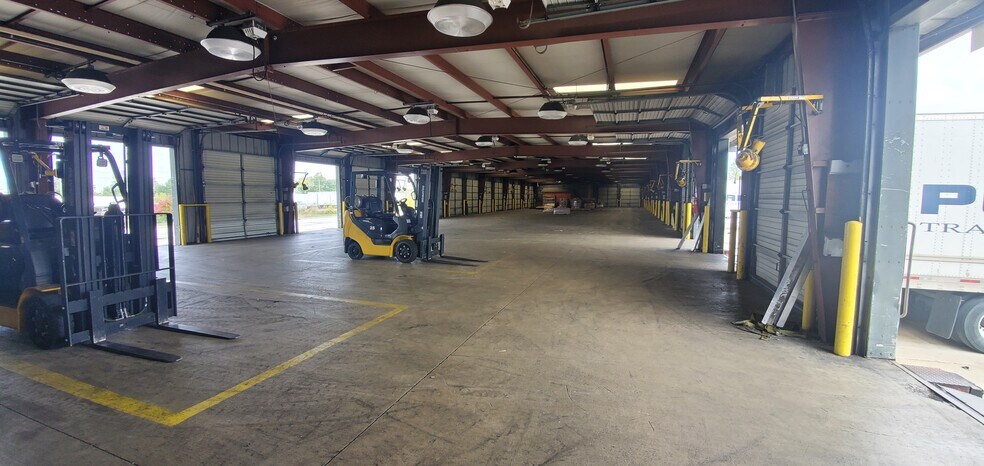 More Photos Of 4375 Glenbrook Rd, Willoughby Truck Terminal For Lease