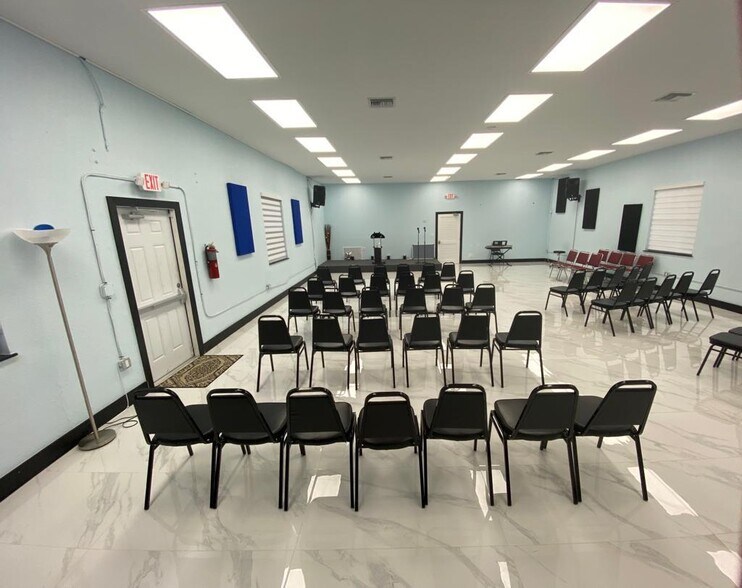More Photos Of 17 NE 1st Rd, Homestead Storefront Retail Office For Sale