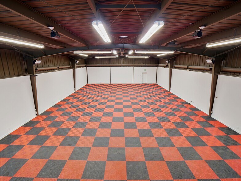 More Photos Of 2134 S Sepulveda Blvd, Los Angeles Showroom For Sale