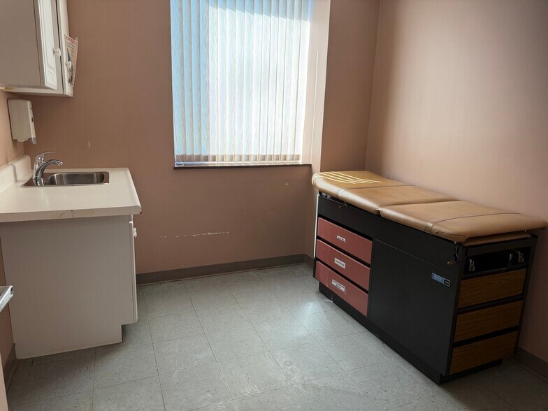 More Photos Of 12 Case St, Norwich Medical For Sale