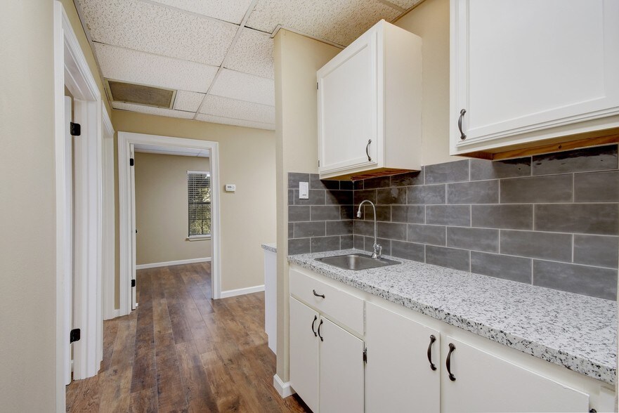 More Photos Of 13740 N Highway 183, Austin Office For Sale