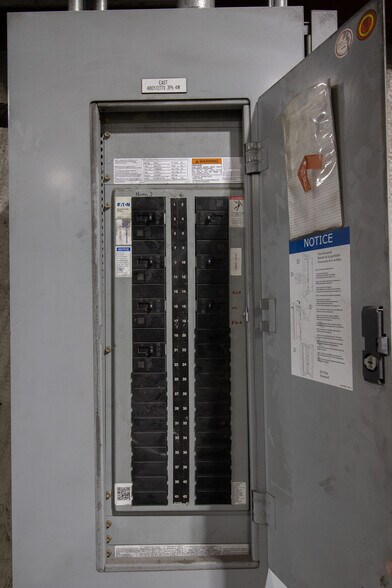 More Photos Of 1303 W Chestnut St, Union City Warehouse For Lease