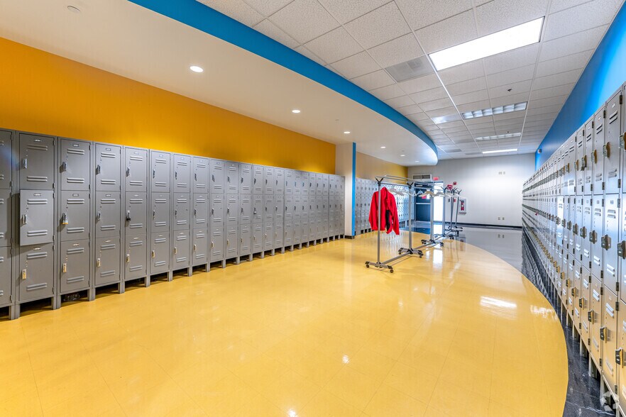 More Photos Of 850-860 W 4th St, Mansfield Freestanding For Lease