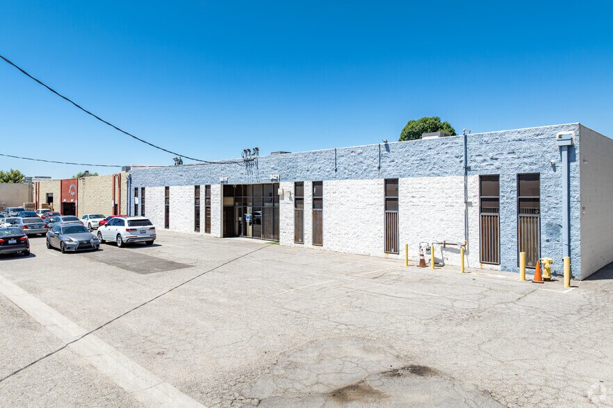 More Photos Of 8411-8421 Canoga Ave, Canoga Park Unknown For Lease