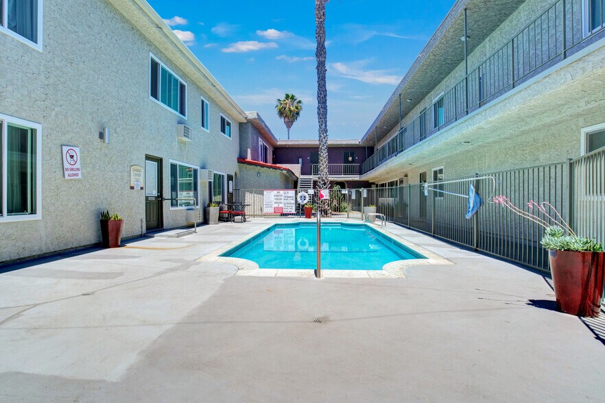More Photos Of 14849 Vanowen St, Van Nuys Apartments For Sale