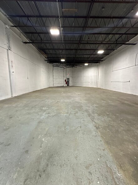 More Photos Of 1371 Church St, Bohemia Manufacturing For Lease